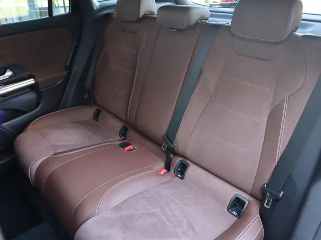 Mercedes-Benz GLA 180 AMG Line 2025 Benzine 8