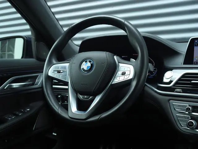 BMW 7 Serie 745e 2022 Hybride Benzine 38