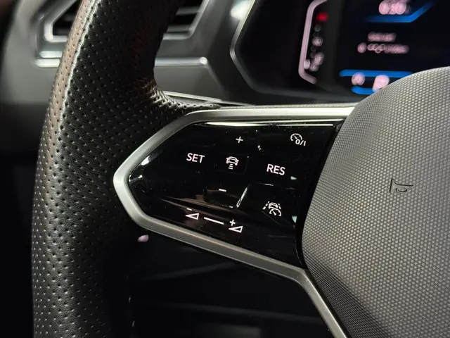 Volkswagen Tiguan 2.0|TDI|4Motion|PANO|HUD 2022 Diesel 25