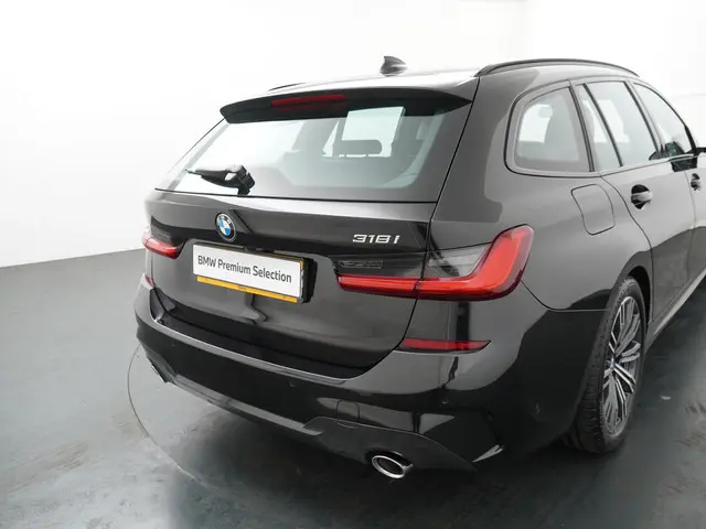 BMW 3 Serie Touring 318i Business Edition 2021 Benzine 29