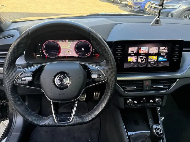 Škoda Kamiq 1.0 TSI 110pk Monte Carlo 2022 Benzine 24