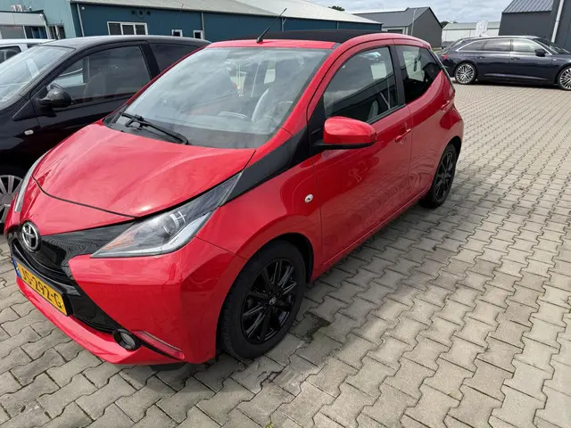 Toyota Aygo 1.0 VVT-i X Air Edition ( Cabrio ) 2016 Benzine 8