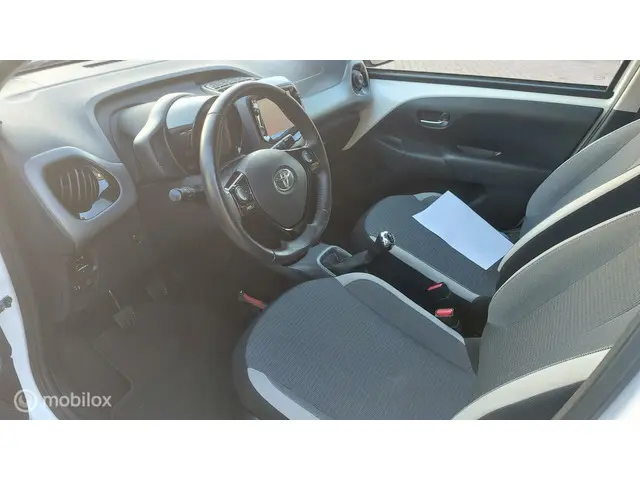 Toyota Aygo 1.0 VVT-i X Play 2022 Benzine 9