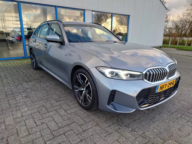 BMW 3 Serie Touring 320i 2023 Benzine 24