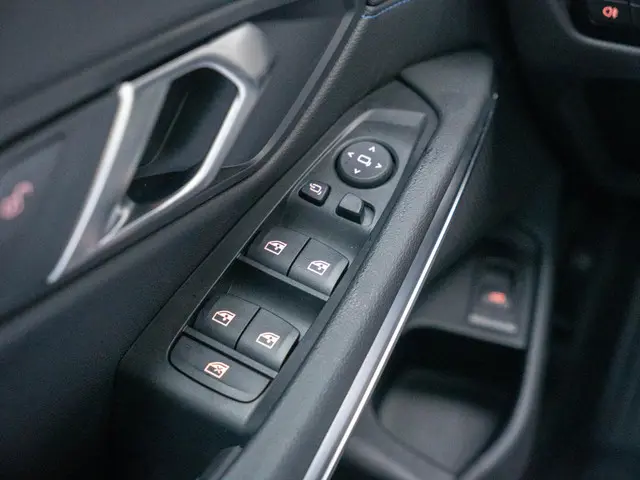 BMW 3 Serie Sedan 320i 2025 Benzine 43