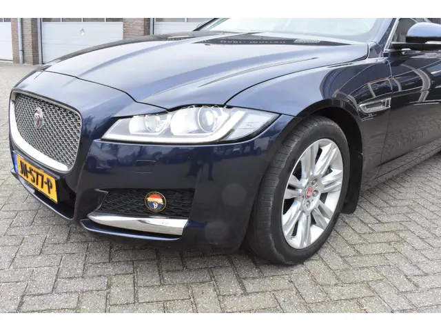 Jaguar XF 2.0 Portfolio 2016 Benzine 9