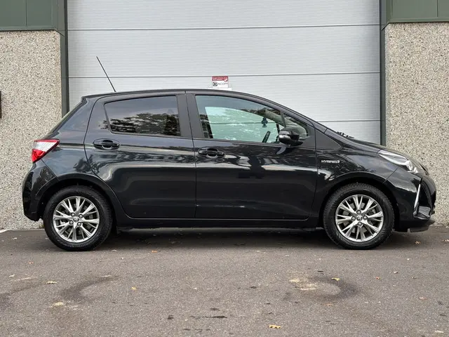 Toyota Yaris 1.5 Hybrid Dynamic 2019 Hybride Benzine 6