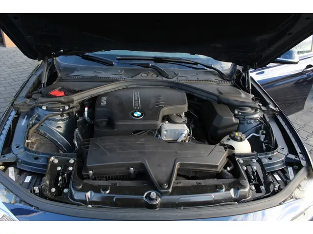 BMW 3 Serie 328i Executive 2014 Benzine 23