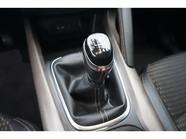 Renault Kadjar 1.2 TCe Bose 2016 Benzine 18