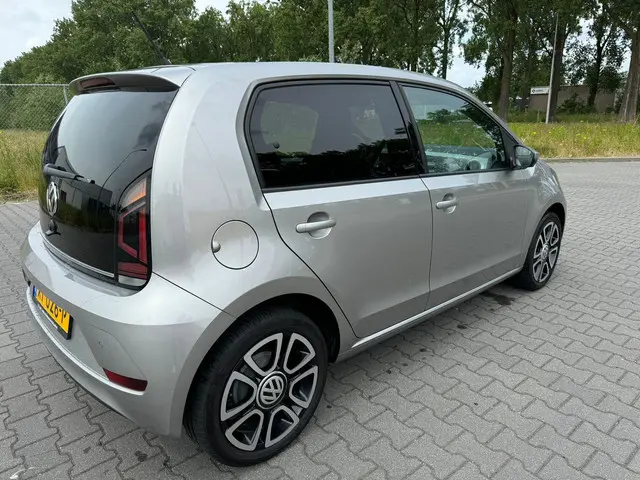 Volkswagen up! 3