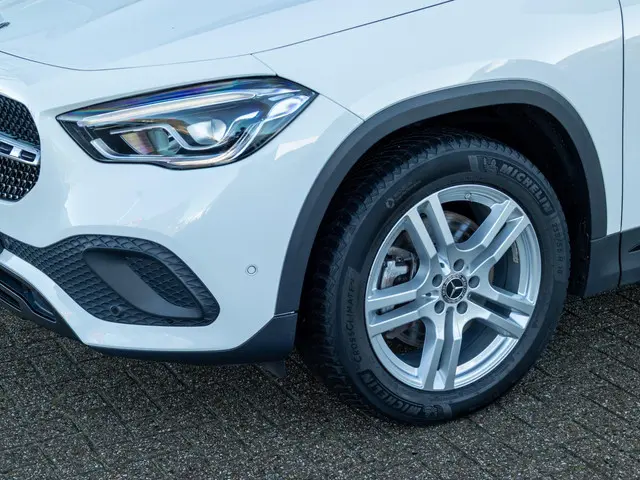 Mercedes-Benz GLA 250 e 2021 Hybride Benzine 5