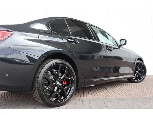 BMW 3 Serie 330e xDrive 2025 Hybride Benzine 7