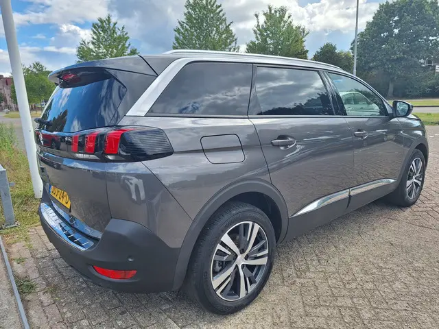 Peugeot 5008 1.2 PureTech Allure 7 persoons 2023 Benzine 4