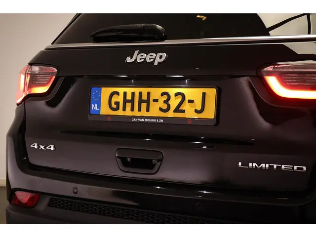 Jeep Compass 1.4 MultiAir Limited 4x4 2017 Benzine 23