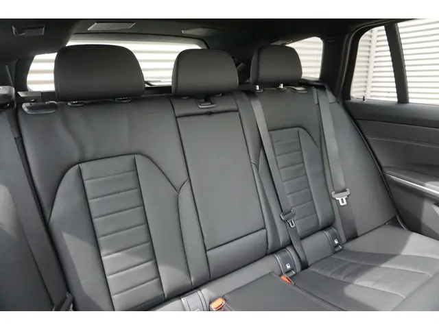 BMW 3 Serie Touring 330e 2025 Hybride Benzine 10