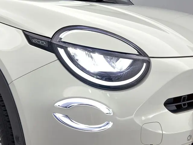 Fiat 600 1.2 Hybrid Bicolore 2024 Benzine 29