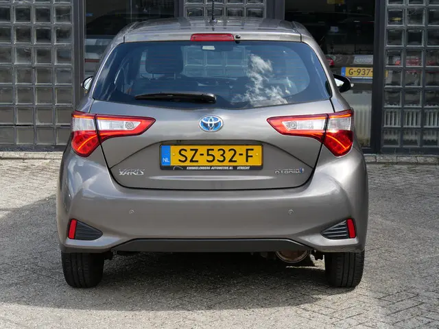Toyota Yaris 1.5 Hybrid Energy Plus 2018 Hybride Benzine 9