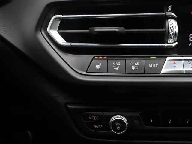 BMW 1 Serie 5-deurs M135i xDrive 2019 Benzine 18