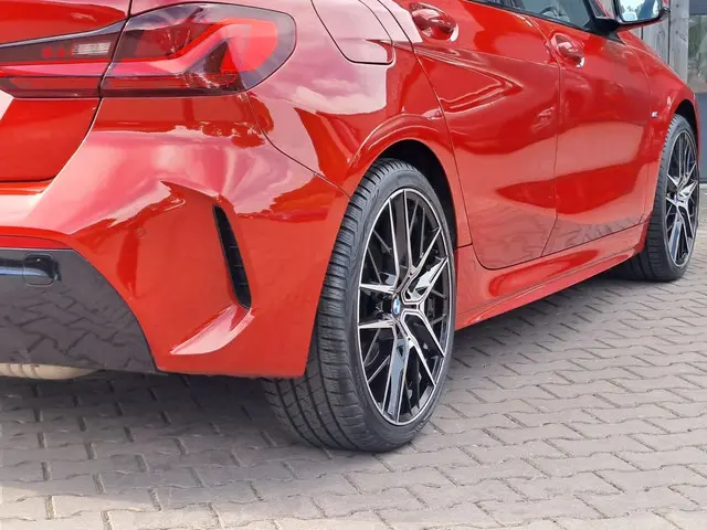 BMW 1 Serie 118i High Executive 2019 Benzine 42