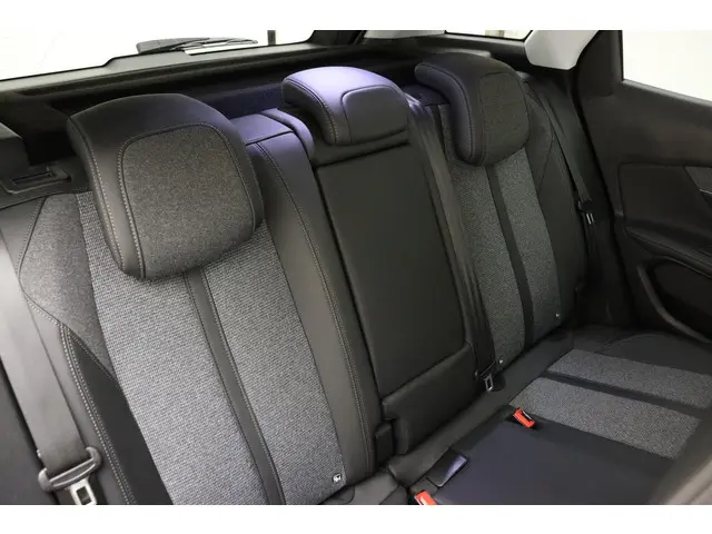 Peugeot 3008 1.2 PureTech Allure 2019 Benzine 15