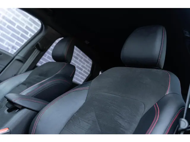 Ford Kuga 2.5 PHEV ST-Line X 2023 Hybride Benzine 22