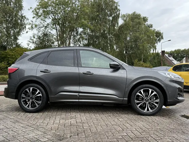 Ford Kuga 2.5 PHEV ST-Line X 2021 Hybride Benzine 2