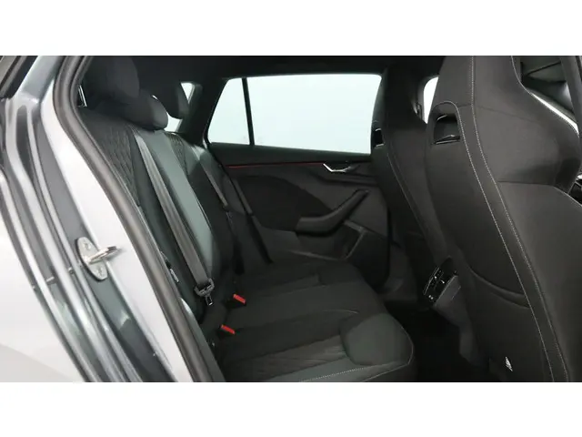 Škoda Scala 1.0 TSI 110pk Sport Business 2023 Benzine 35