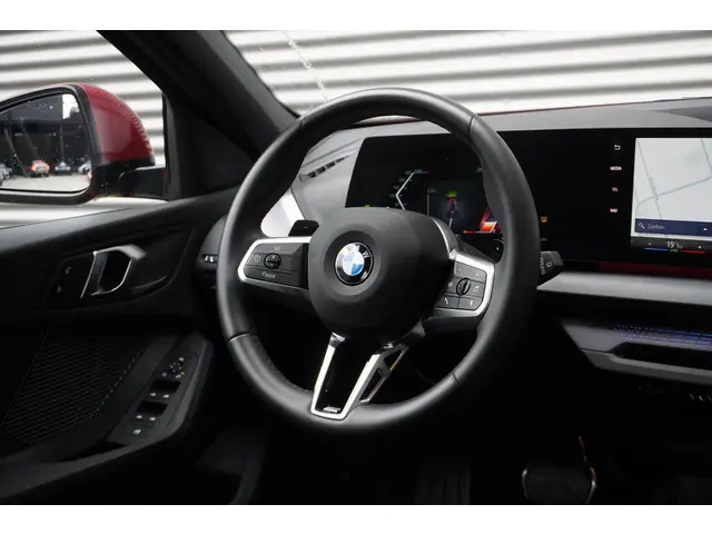 BMW 1 Serie 120 2025 Benzine 24