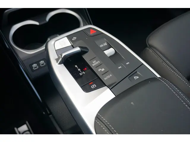 BMW X1 xDrive25e 2025 Hybride Benzine 15