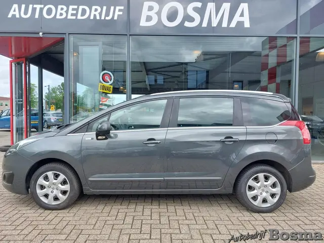 Peugeot 5008 1.2 PureTech Style 7p. 2016 Benzine 2
