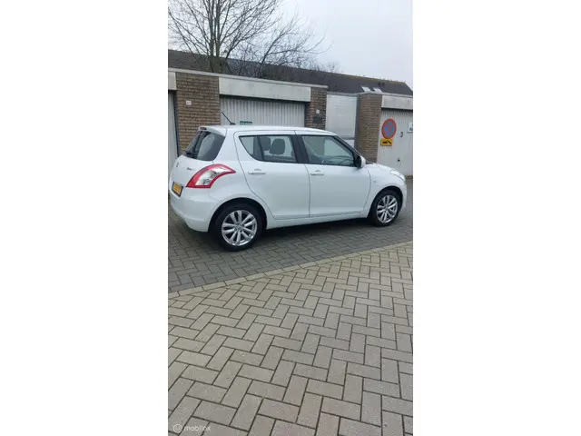 Suzuki Swift 1.2 Style EASSS 2016 Benzine 26