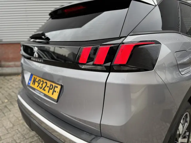 Peugeot 3008 1.2 PureTech Crossway 2020 Benzine 23