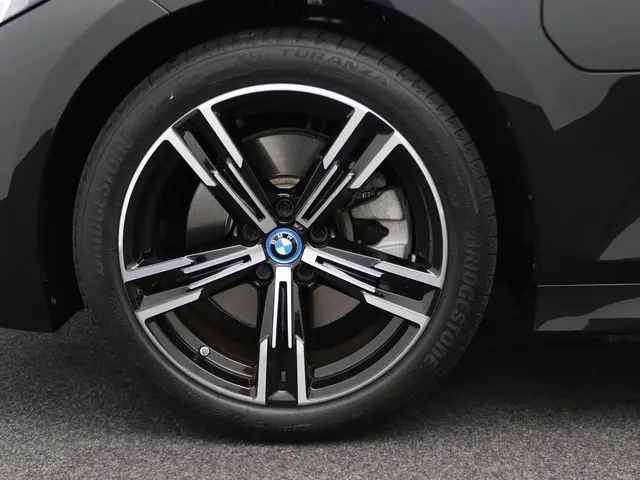 BMW 3 Serie Touring 320e 2023 Hybride Benzine 6