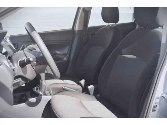 Mitsubishi Space Star 1.2 Cool+ 2021 Benzine 9