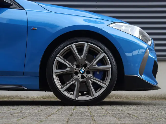 BMW 1 Serie 5-deurs M135i xDrive 2019 Benzine 6