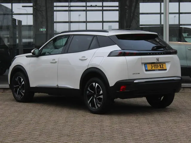 Peugeot 2008 1.2 PT Blue Lease Allure 2020 Benzine 2