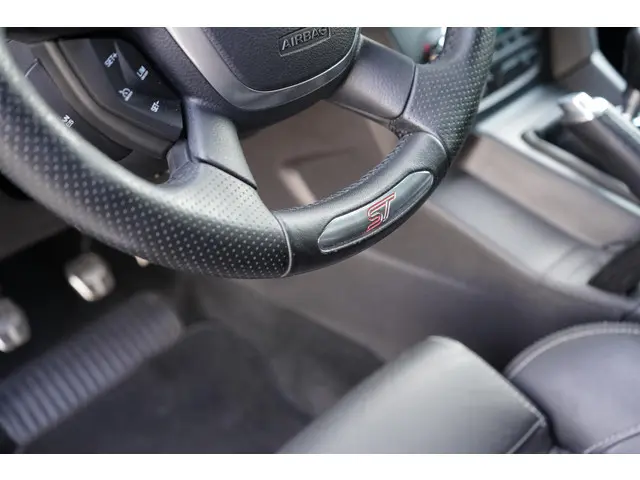 Ford Focus Wagon 2.0 EcoBoost ST-3 2014 Benzine 28