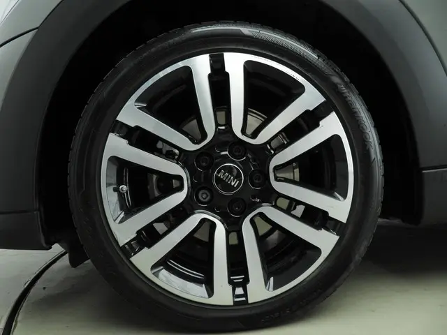 MINI 5-Deurs Cooper 2022 Benzine 37