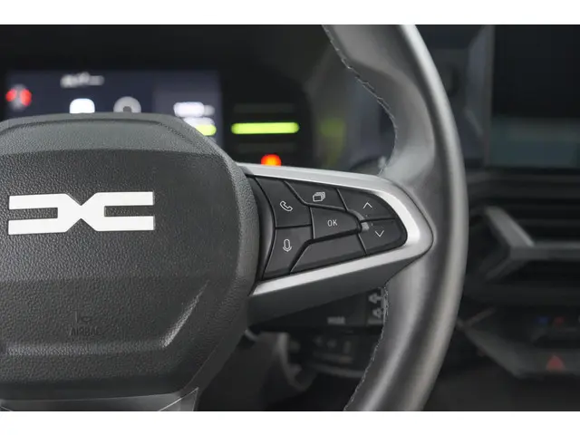 Dacia Duster Mild Hybrid 130 Expression 2025 Benzine 37