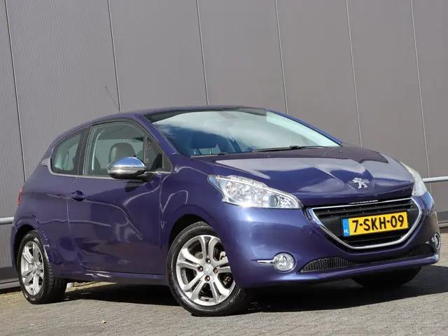 Peugeot 208 1.2 VTi Allure (lichte schade) 2013 Benzine 3