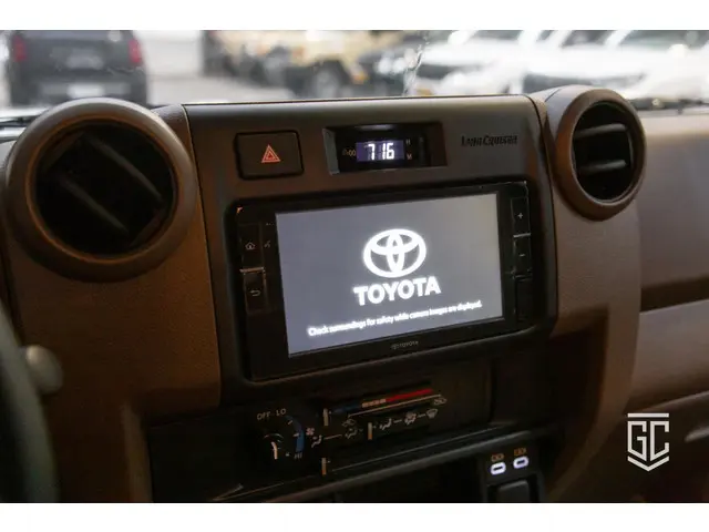 Toyota Land Cruiser GRJ76 E 2024 Benzine 12