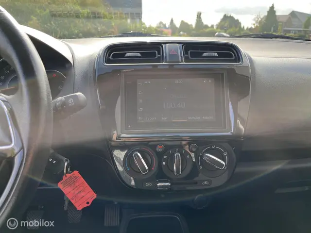 Mitsubishi Space Star 1.0 Intense 2016 Benzine 12