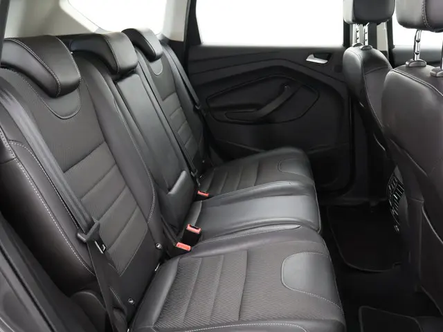 Ford Kuga 1.5 150 PK TITANIUM + TREKHAAK 2015 Benzine 9
