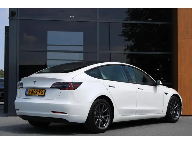 Tesla Model 3 Standard RWD Plus 60 kWh 2022 Elektrisch 3