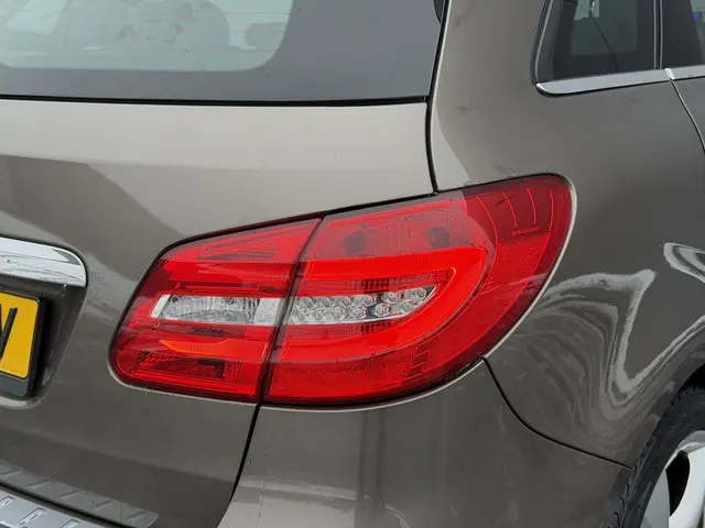 Mercedes-Benz B-Klasse 180 Prestige 2014 Benzine 13