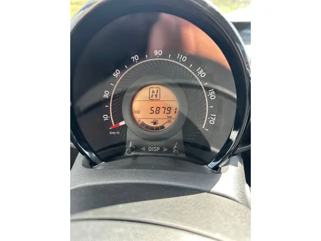 Toyota Aygo 1.0 VVT-i x-play, AUTOMAAT 2021 Benzine 10