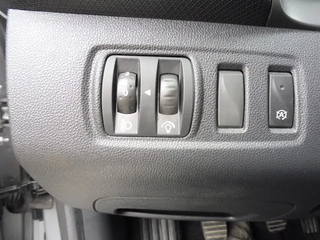 Renault Clio Estate 0.9 TCe Limited 2020 Benzine 20