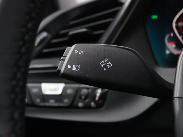 BMW 1 Serie 118i Business Edition 2022 Benzine 27