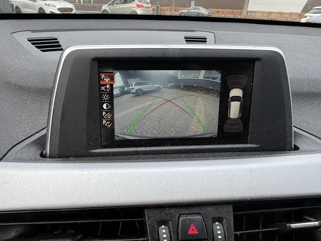 BMW X1 sDrive18i Executive 2018 Benzine 15