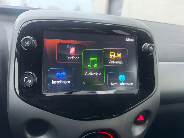 Toyota Aygo 1.0 VVT-i x-play Airco carplay 2019 Benzine 20